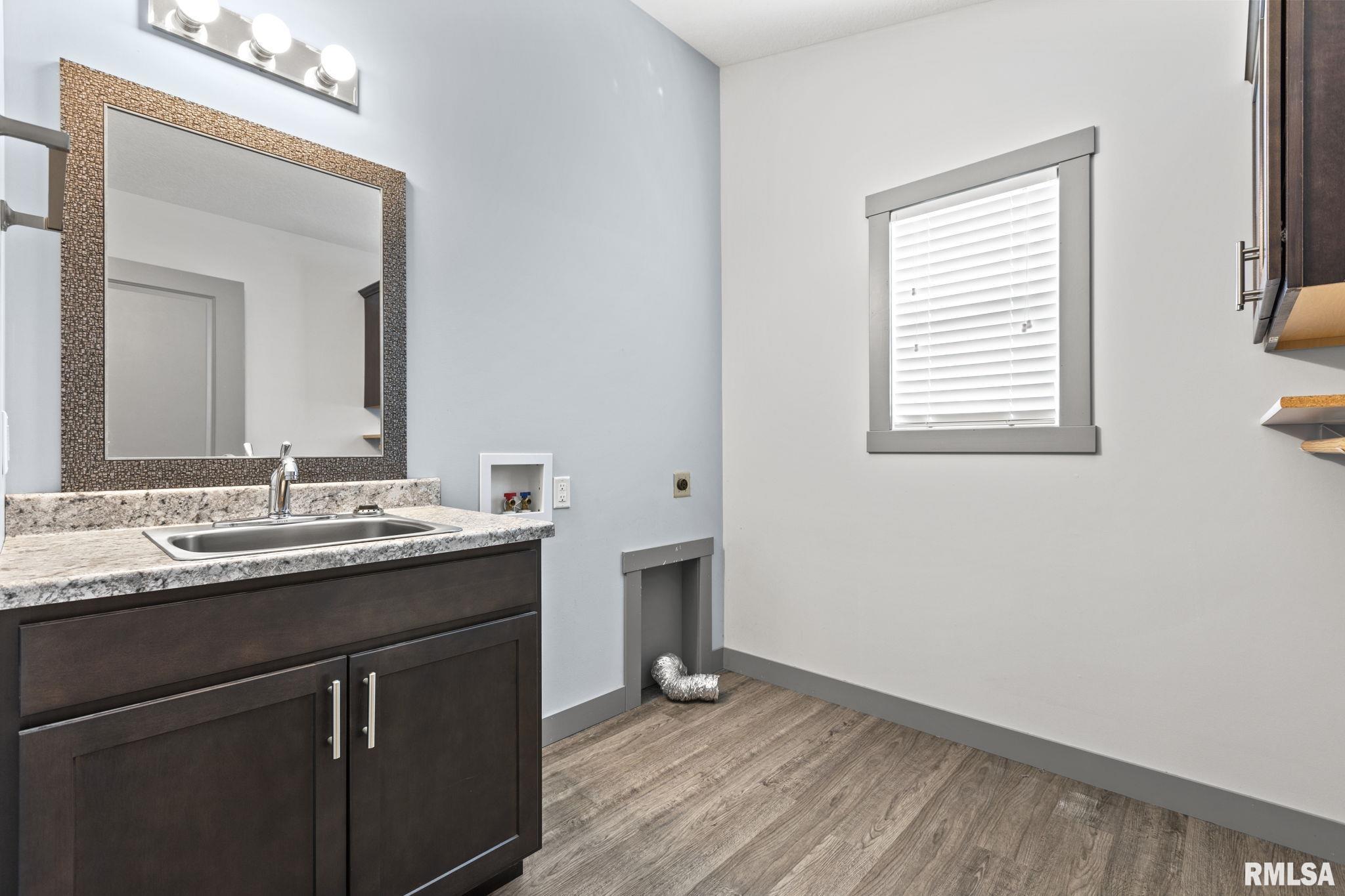 201 South Buttermilk Road Eldridge, IA 52748 - Photo 15 of 25