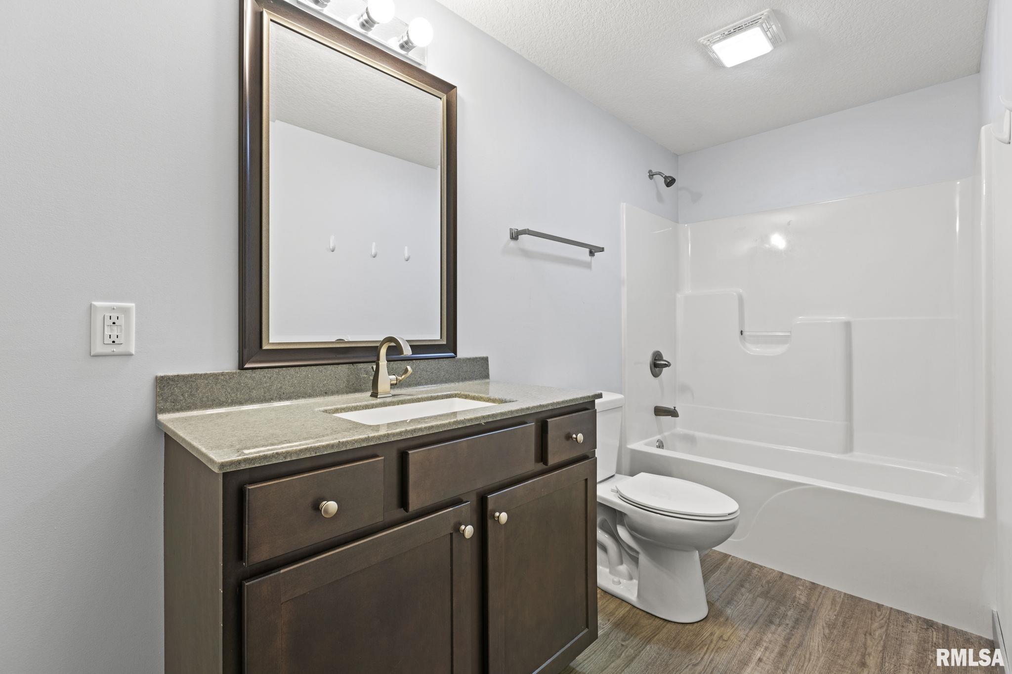 201 South Buttermilk Road Eldridge, IA 52748 - Photo 23 of 25