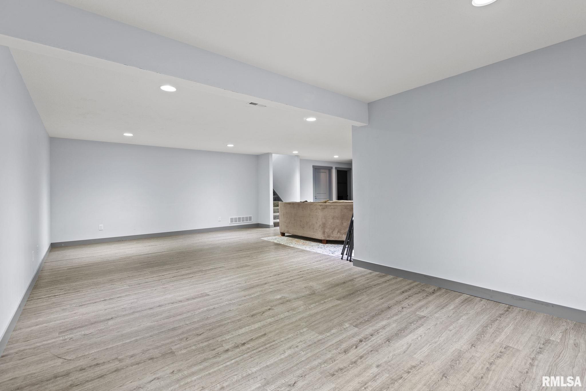 201 South Buttermilk Road Eldridge, IA 52748 - Photo 25 of 25