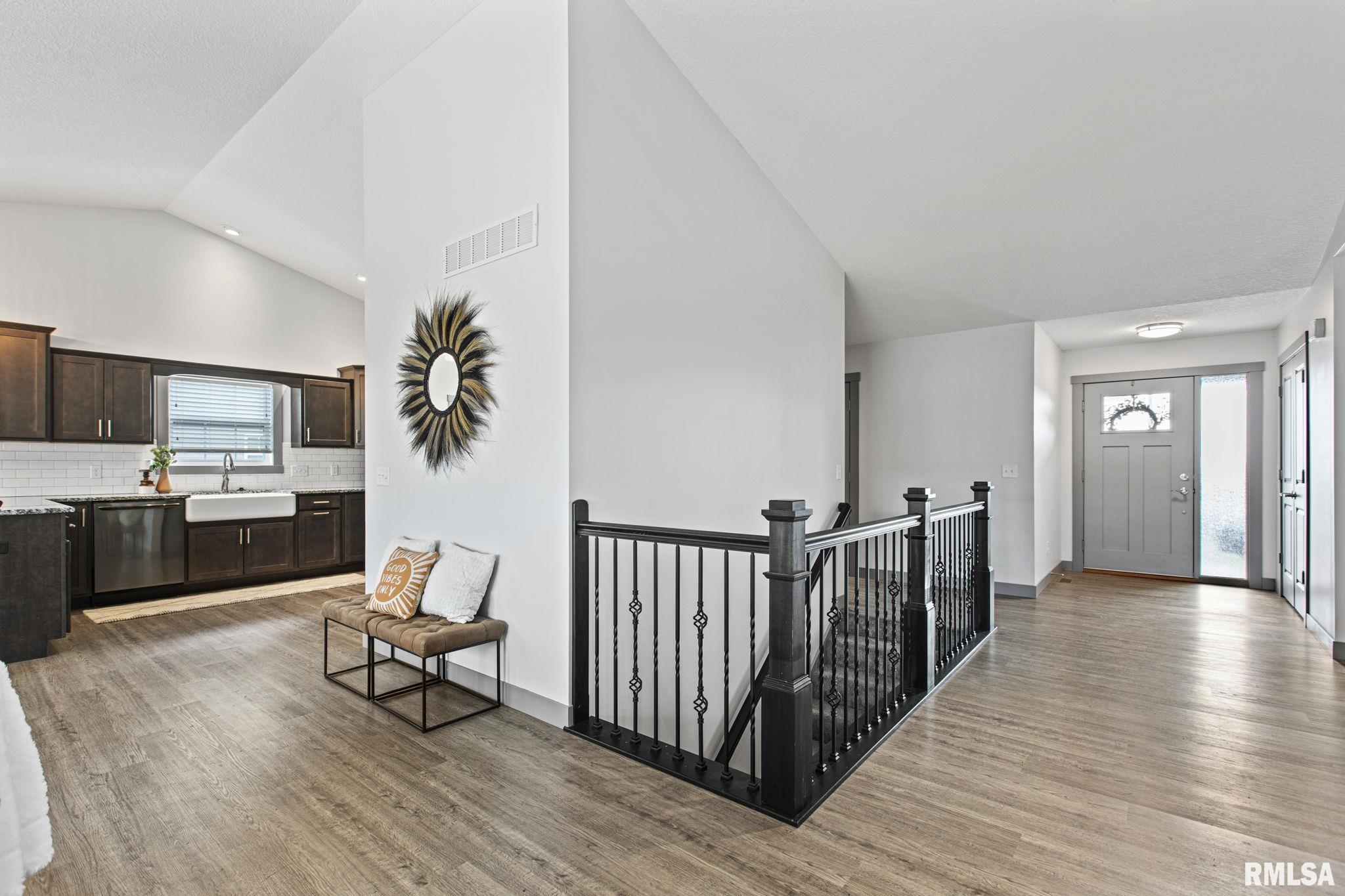 201 South Buttermilk Road Eldridge, IA 52748 - Photo 7 of 25