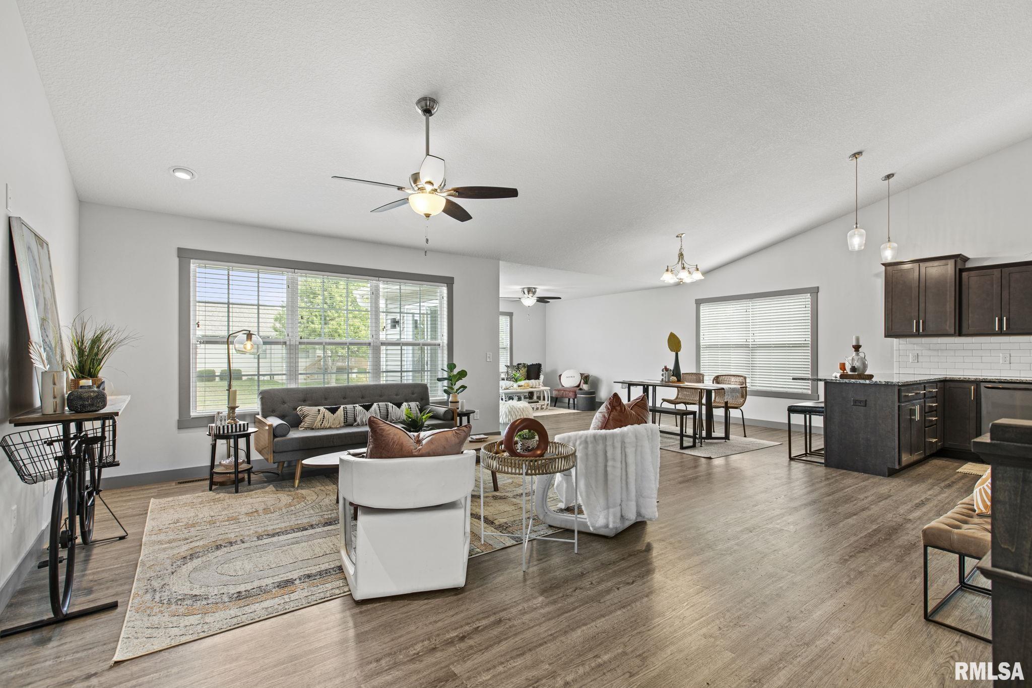 201 South Buttermilk Road Eldridge, IA 52748 - Photo 8 of 25