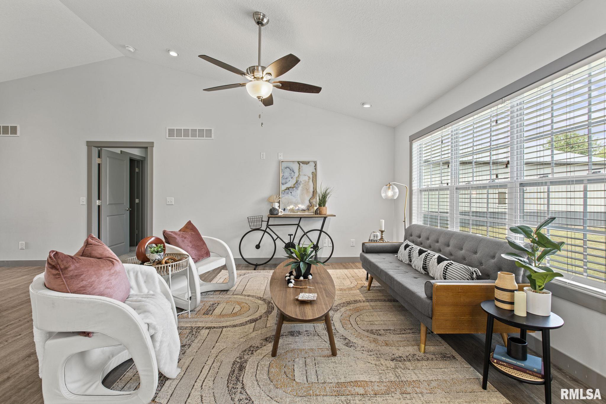 201 South Buttermilk Road Eldridge, IA 52748 - Photo 9 of 25