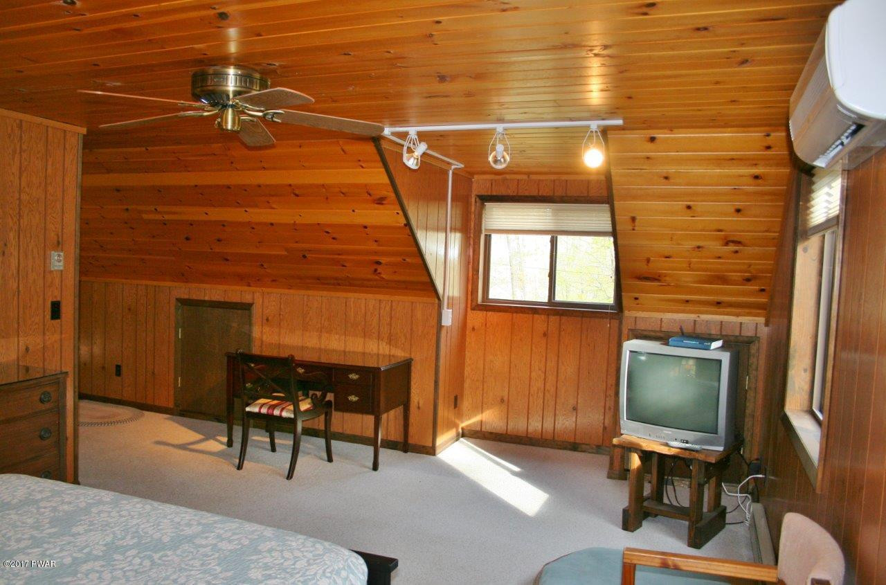 33 Rock Road Lakeville, PA 18438 - Photo 19 of 35