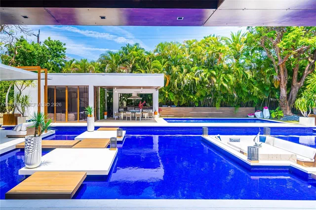 $45,000 | 3009 Pine Tree Drive, Miami Beach, FL 33140