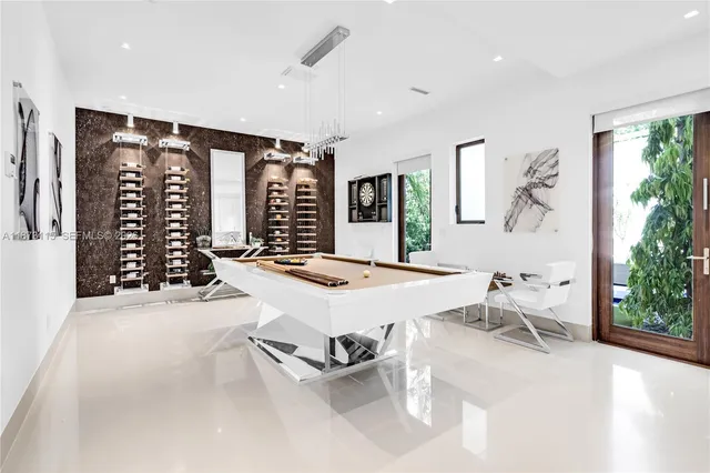 $45,000 | 3009 Pine Tree Drive, Miami Beach, FL 33140