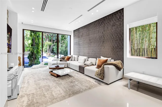 $45,000 | 3009 Pine Tree Drive, Miami Beach, FL 33140