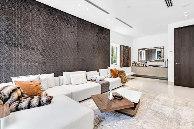 $45,000 | 3009 Pine Tree Drive, Miami Beach, FL 33140