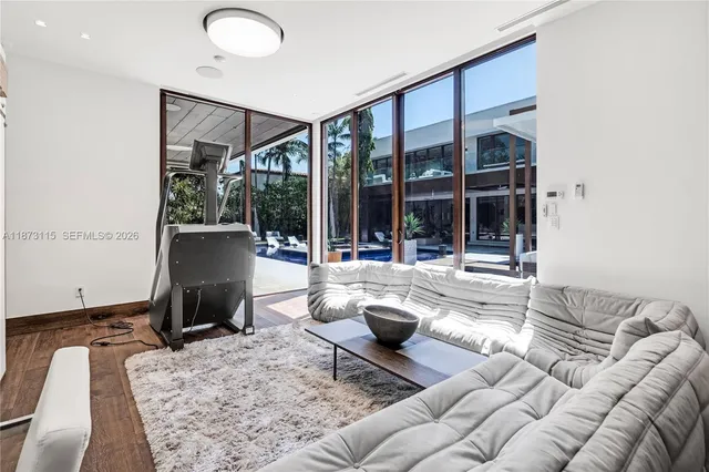 $45,000 | 3009 Pine Tree Drive, Miami Beach, FL 33140