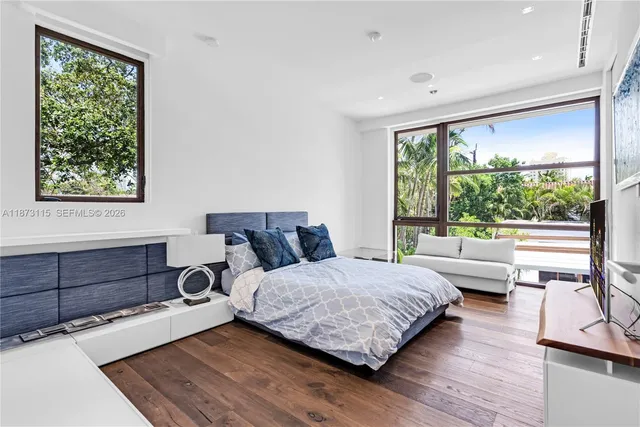 $45,000 | 3009 Pine Tree Drive, Miami Beach, FL 33140