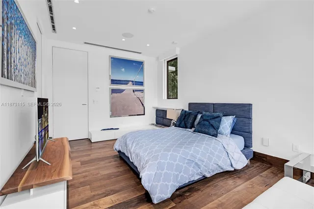 $45,000 | 3009 Pine Tree Drive, Miami Beach, FL 33140