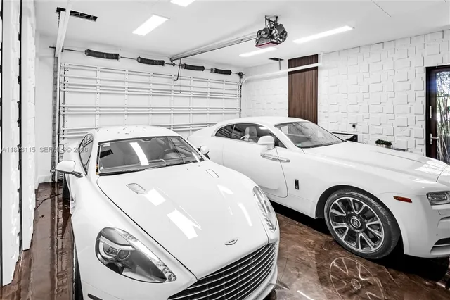 $45,000 | 3009 Pine Tree Drive, Miami Beach, FL 33140