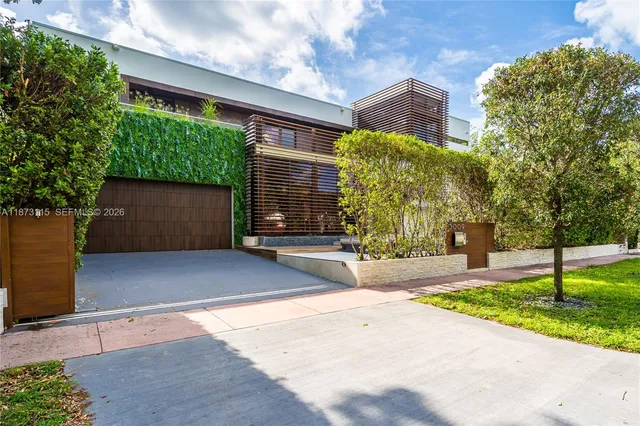 $45,000 | 3009 Pine Tree Drive, Miami Beach, FL 33140