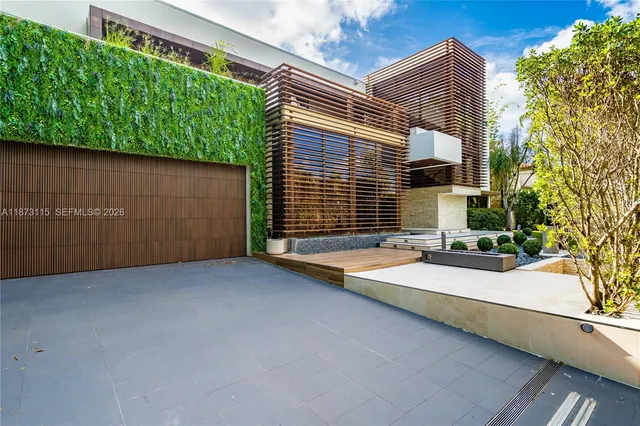 $45,000 | 3009 Pine Tree Drive, Miami Beach, FL 33140