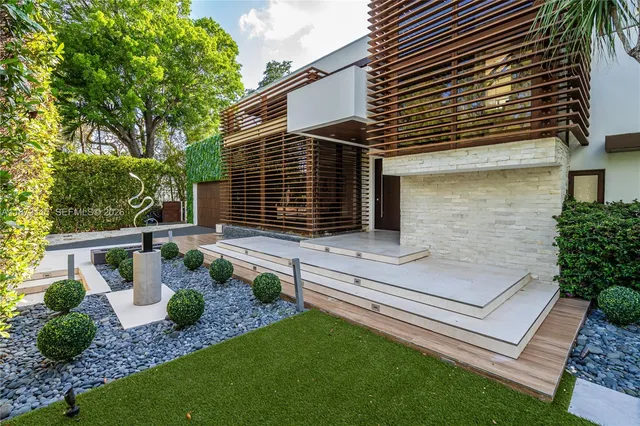 $45,000 | 3009 Pine Tree Drive, Miami Beach, FL 33140