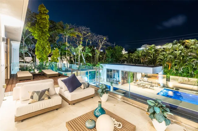 $45,000 | 3009 Pine Tree Drive, Miami Beach, FL 33140