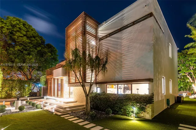 $45,000 | 3009 Pine Tree Drive, Miami Beach, FL 33140