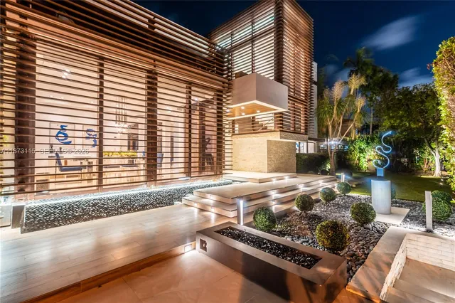 $45,000 | 3009 Pine Tree Drive, Miami Beach, FL 33140