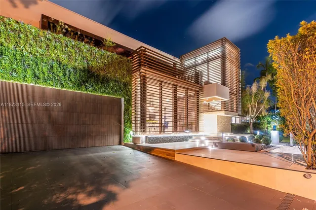 $45,000 | 3009 Pine Tree Drive, Miami Beach, FL 33140