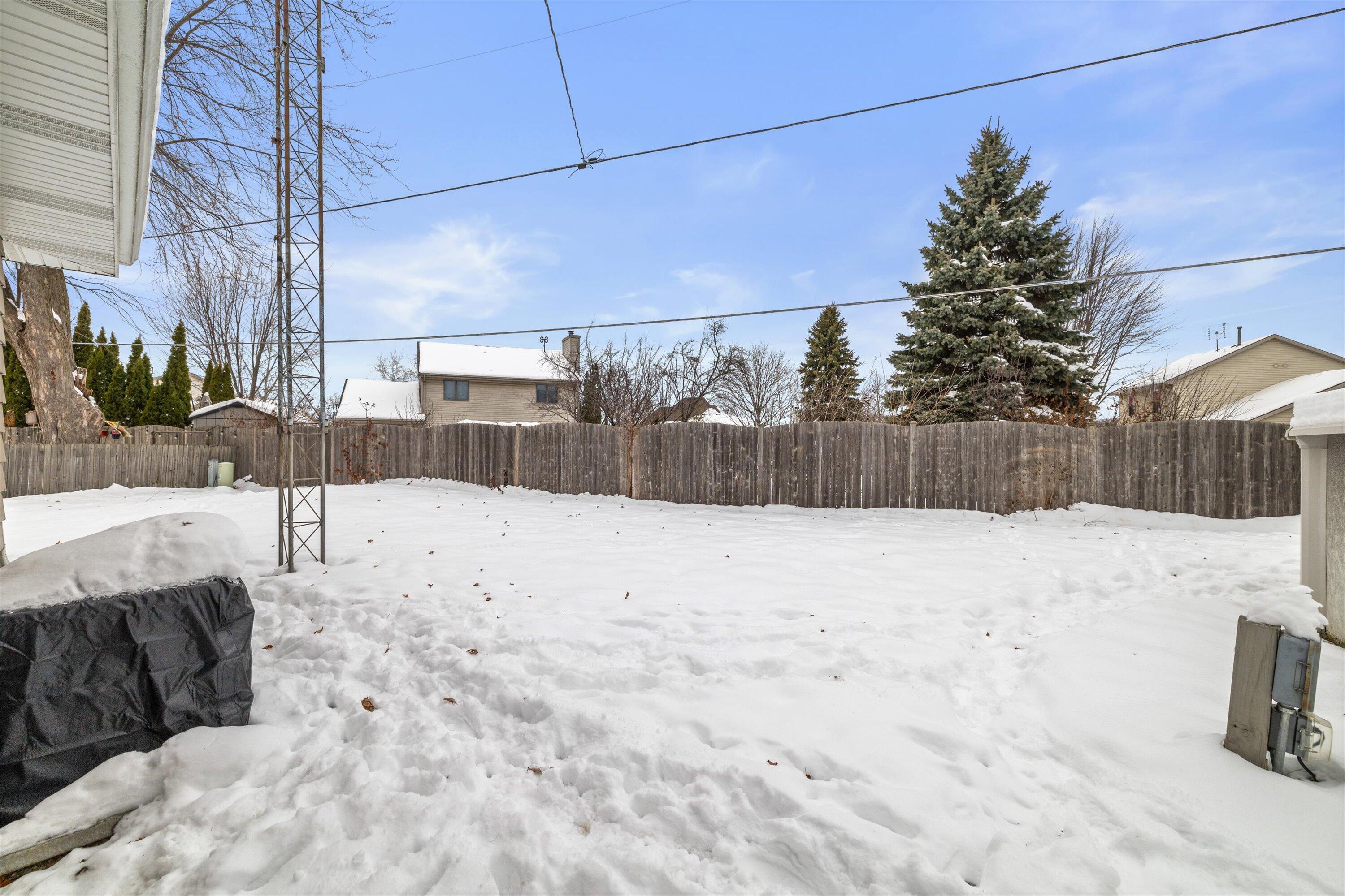 2902 23rd Street Kenosha, WI 53140 - Photo 37 of 45 38-IMG_9009