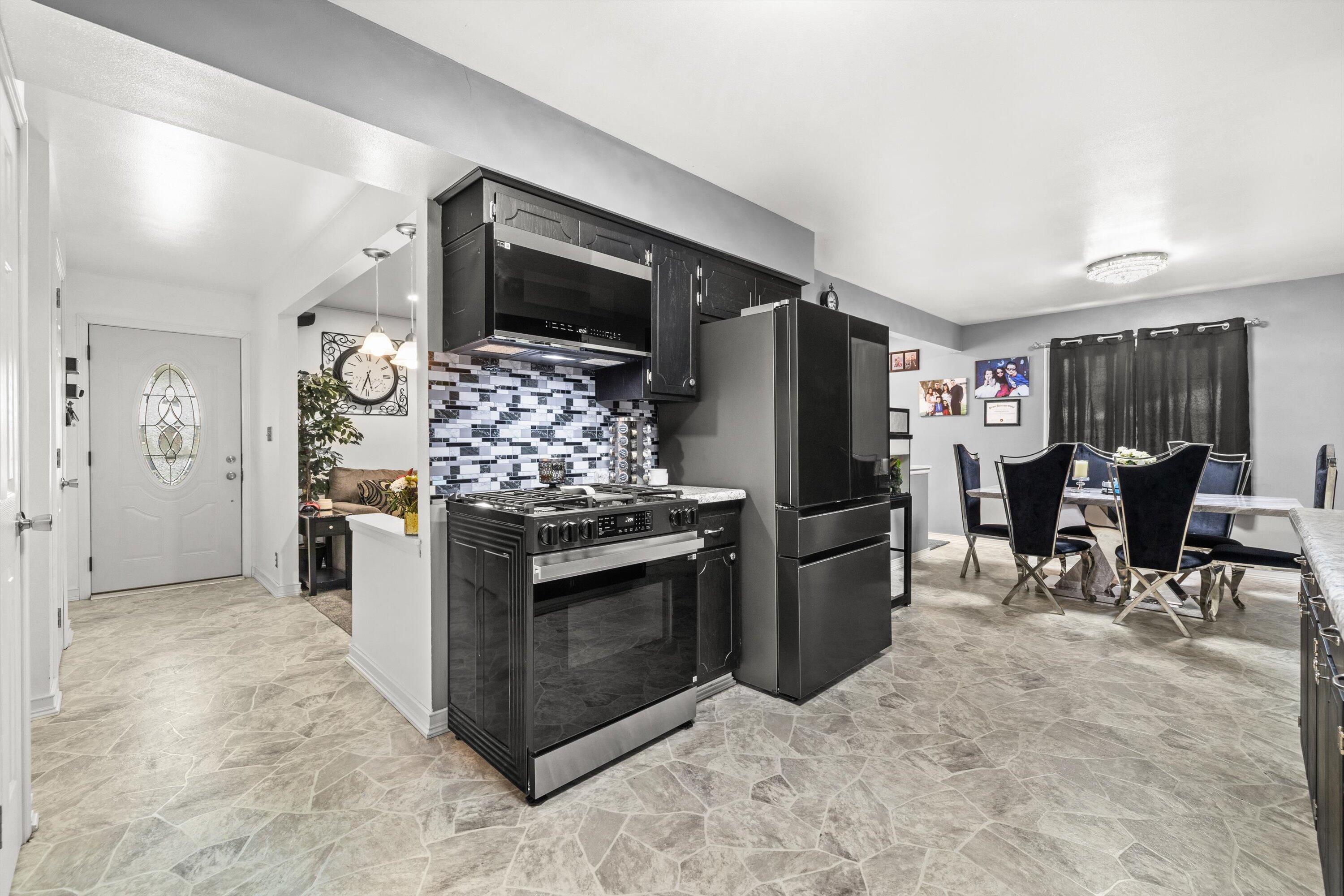 2902 23rd Street Kenosha, WI 53140 - Photo 9 of 45 11-IMG_8919