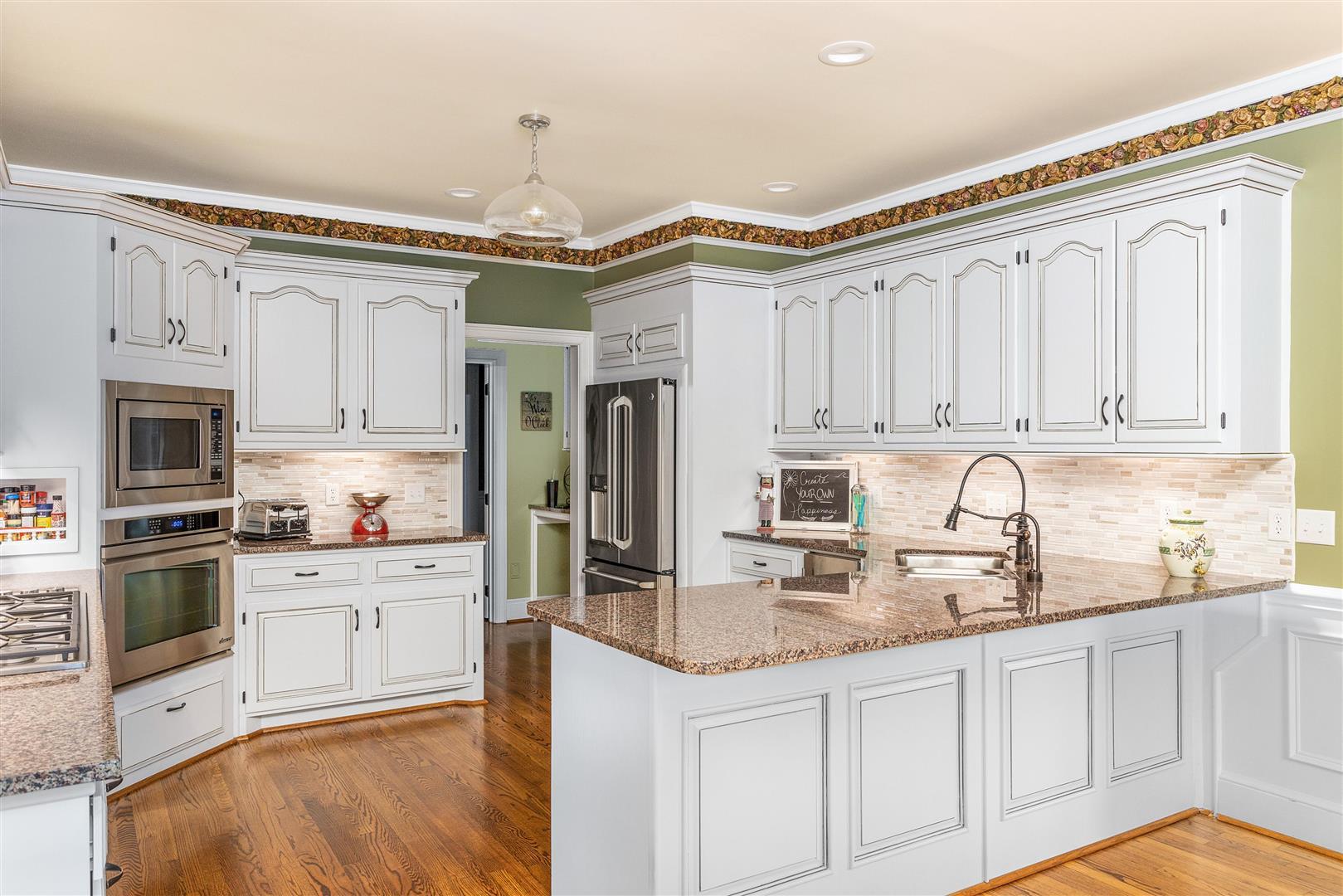 558 West Butternut Road Summerville, SC 29483 - Photo 14 of 54 14 - Kitchen 1 (Large)