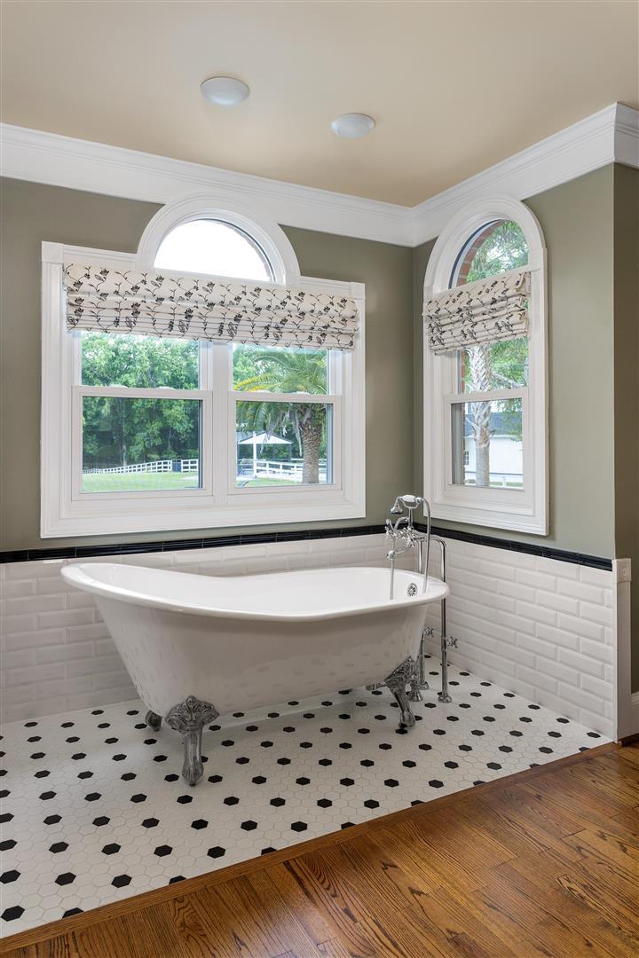 558 West Butternut Road Summerville, SC 29483 - Photo 22 of 54 22 - Master bath 1 (Large)