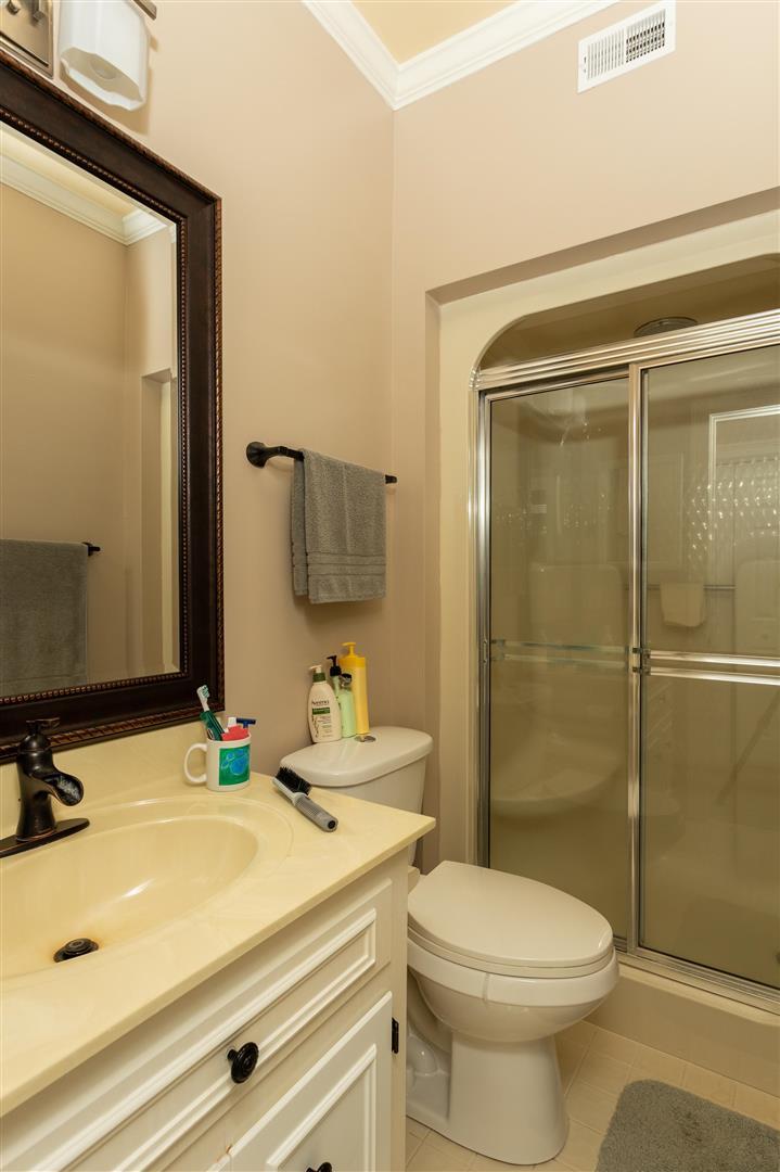 558 West Butternut Road Summerville, SC 29483 - Photo 29 of 54 29 - Guest Bath 2 (Large)