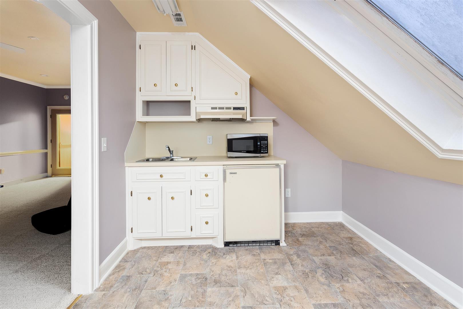 558 West Butternut Road Summerville, SC 29483 - Photo 35 of 54 35 - Mother-in-law Kitchenette (Large)