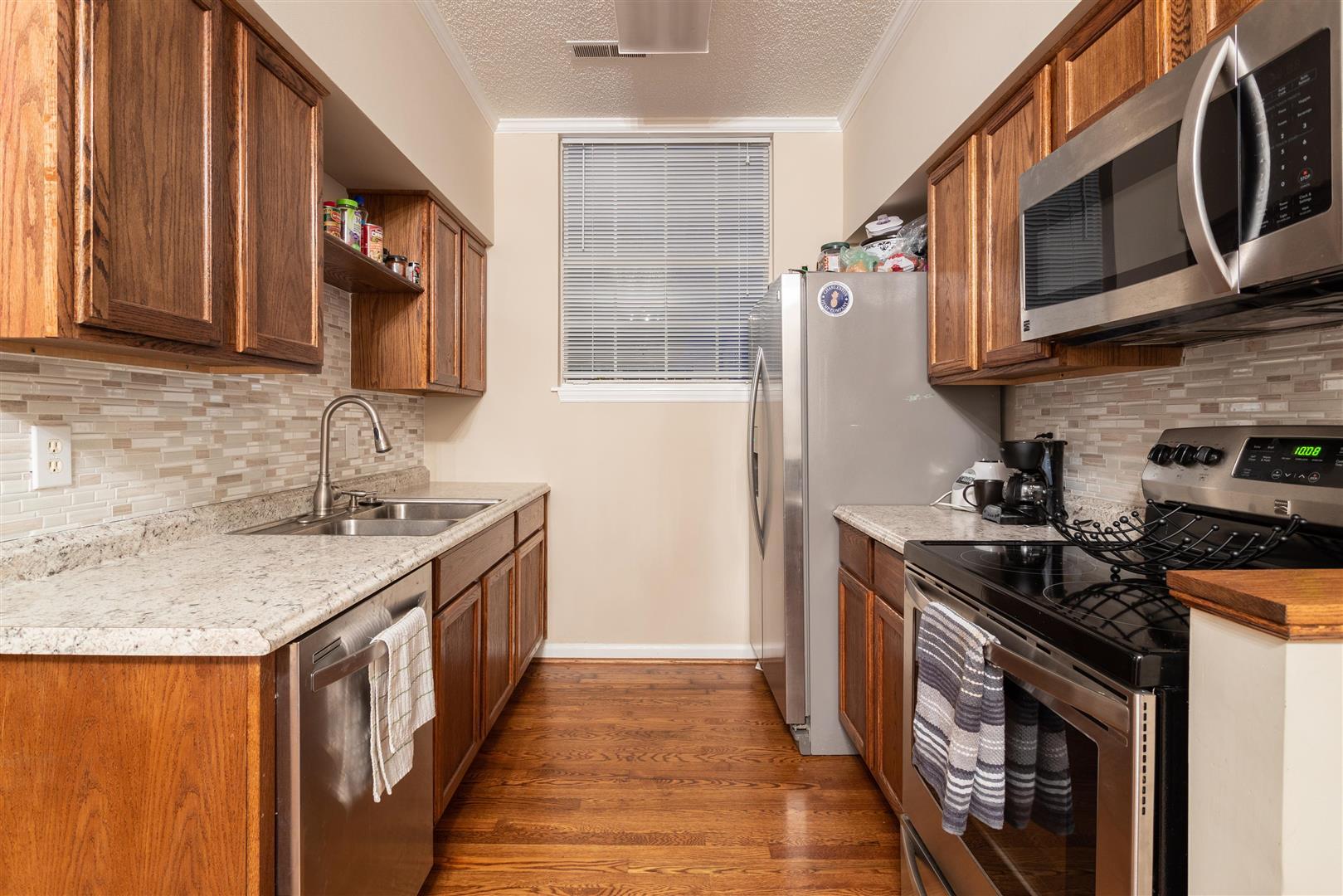 558 West Butternut Road Summerville, SC 29483 - Photo 44 of 54 44 - Barn Apt kitchen (Large)
