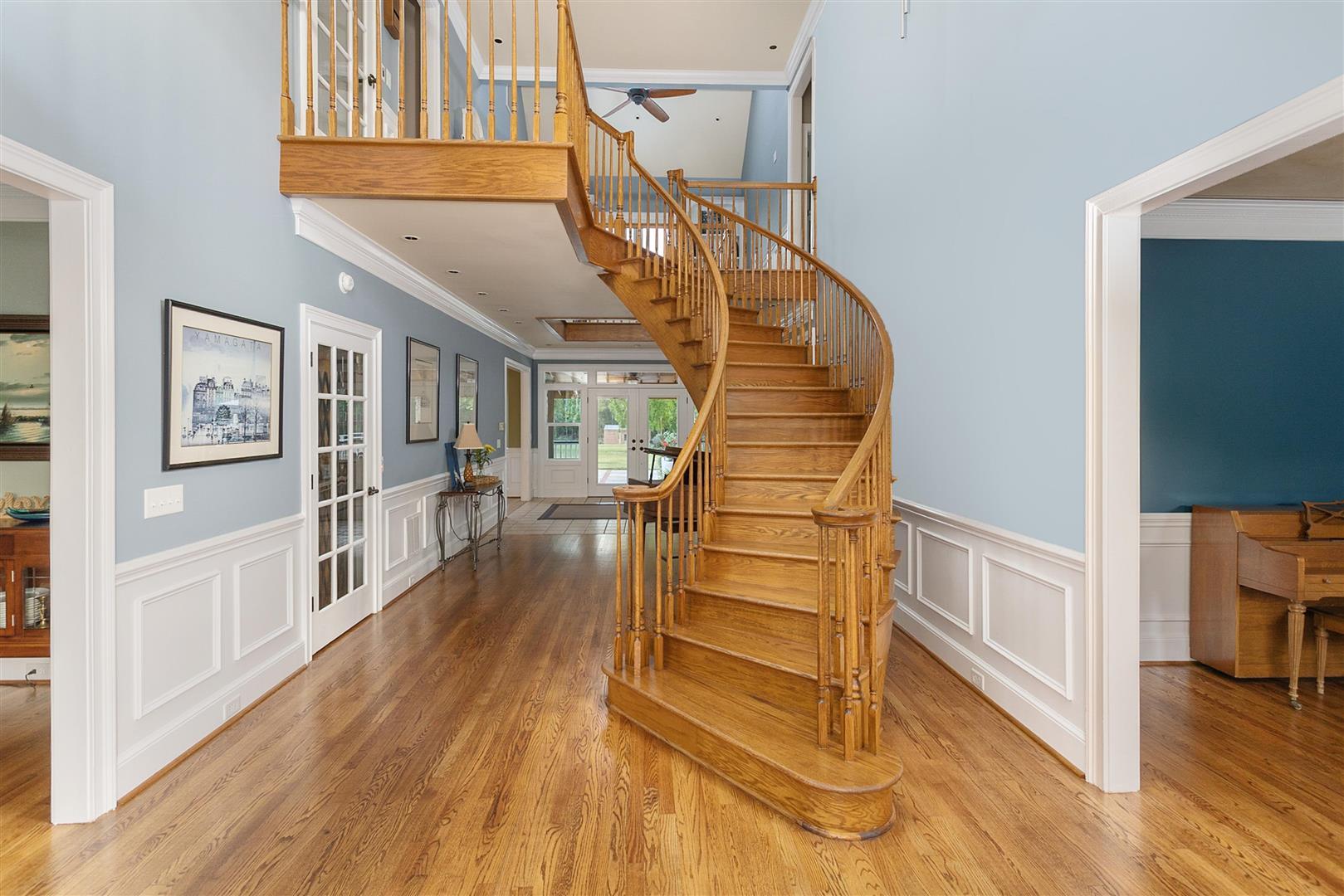 558 West Butternut Road Summerville, SC 29483 - Photo 10 of 54 10 - Foyer (Large)