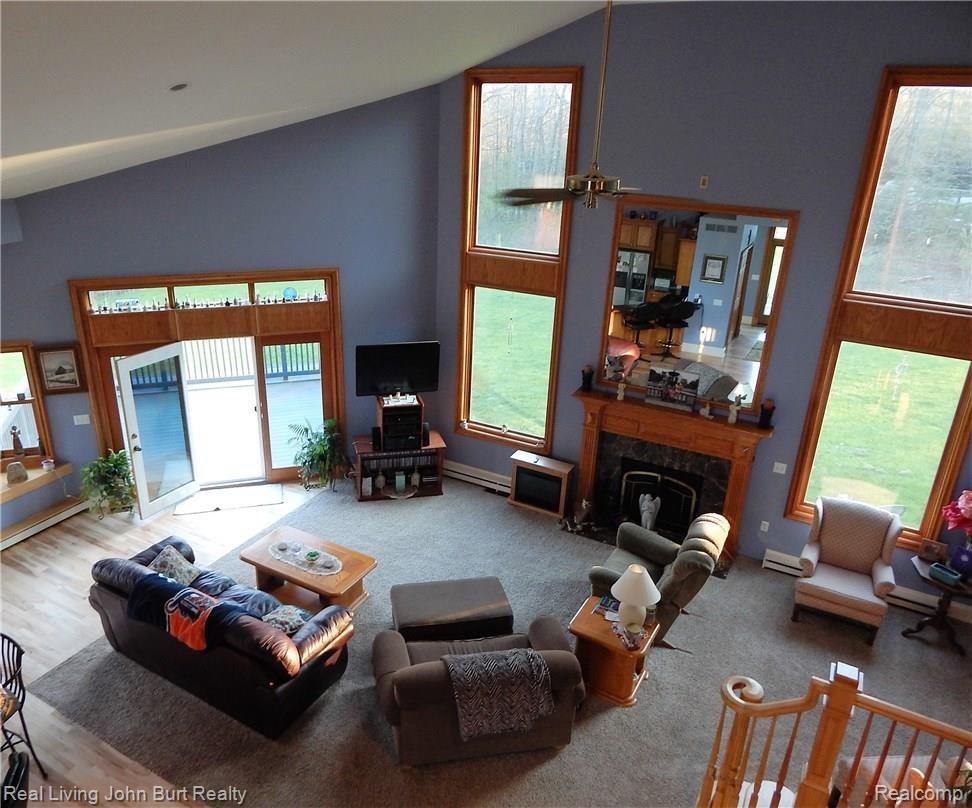 2651 Ray Road Oxford, MI 48370 - Photo 5 of 10 Large Open Living Room