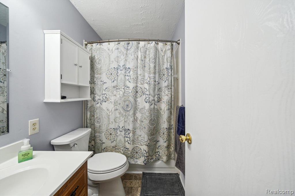 2951 Dearborn Avenue Rochester Hills, MI 48309 - Photo 23 of 33