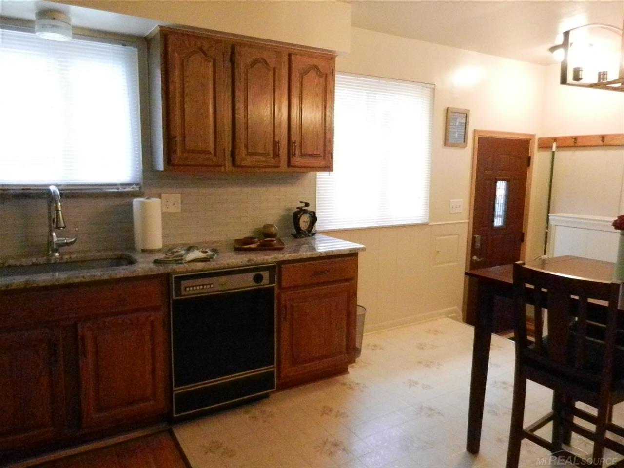 23837 Rausch Avenue Eastpointe, MI 48021 - Photo 10 of 47 31326267-9.JPG