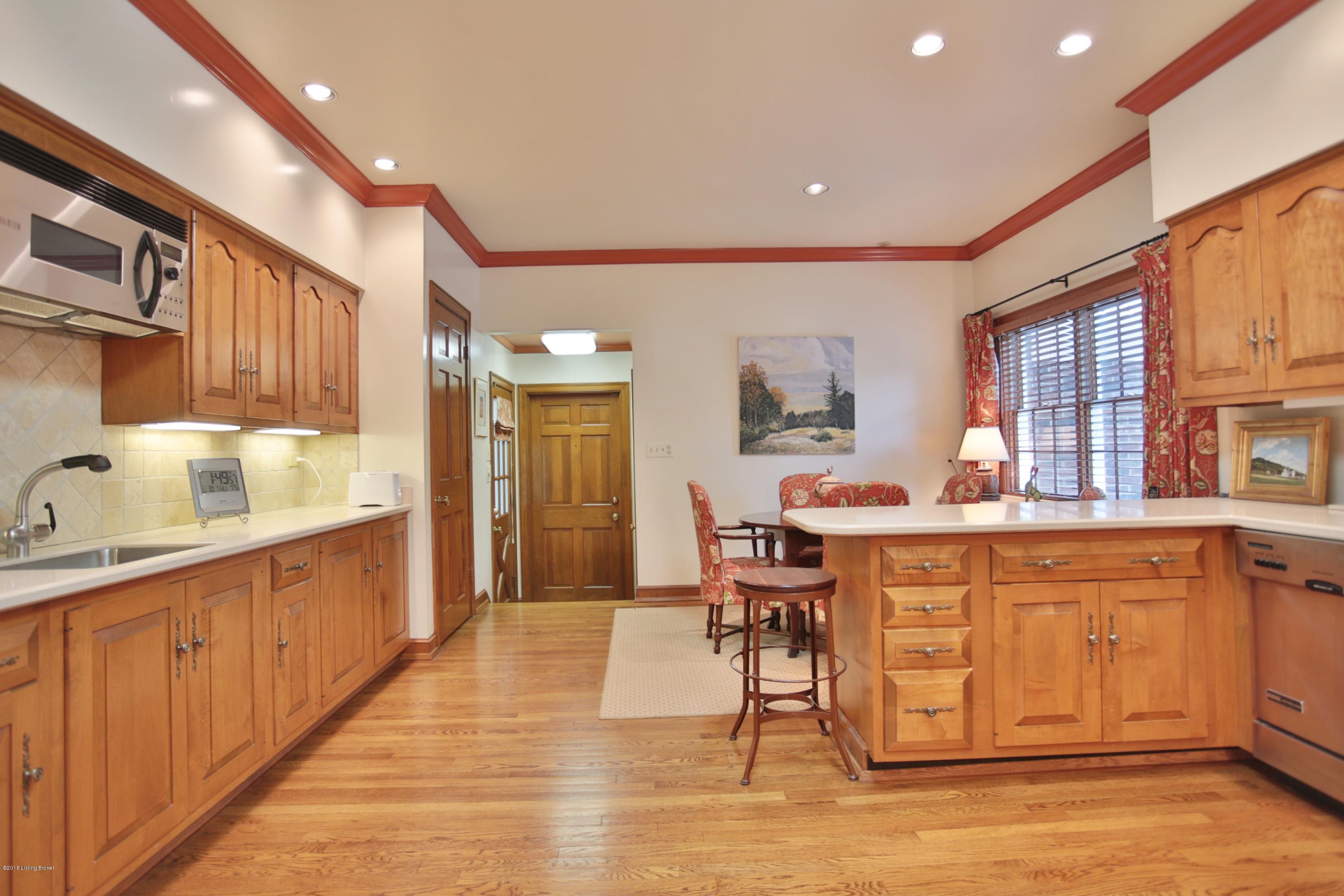 197 Westwind Road Louisville, KY 40207 - Photo 10 of 40 Eat-in kitchen