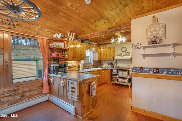 $402,000 | 20 Kamarak Way, Granville, NY 12832