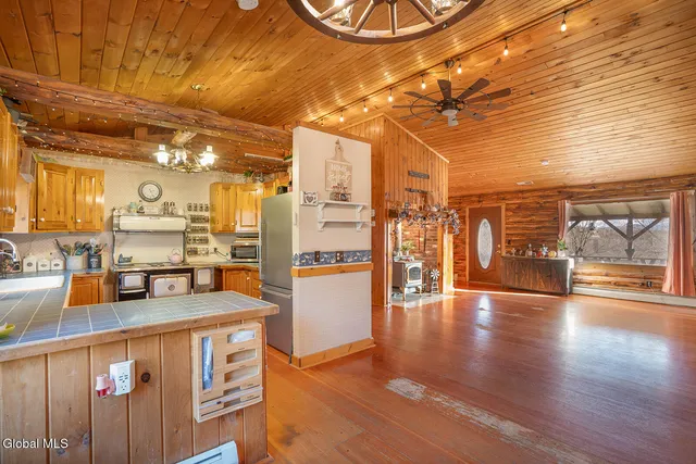 $402,000 | 20 Kamarak Way, Granville, NY 12832