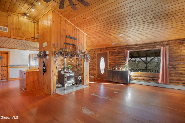 $402,000 | 20 Kamarak Way, Granville, NY 12832