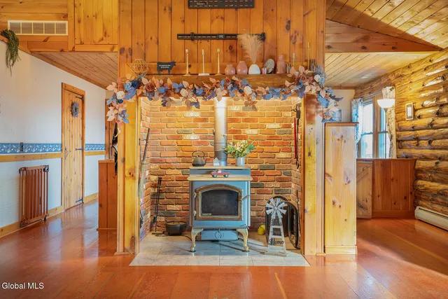 $402,000 | 20 Kamarak Way, Granville, NY 12832