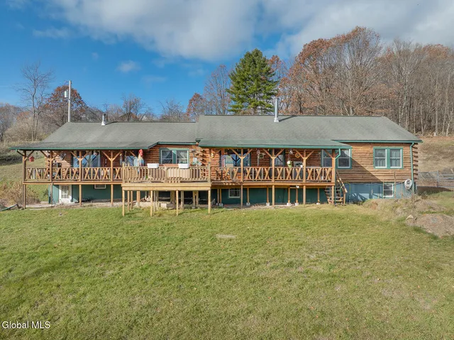 $402,000 | 20 Kamarak Way, Granville, NY 12832