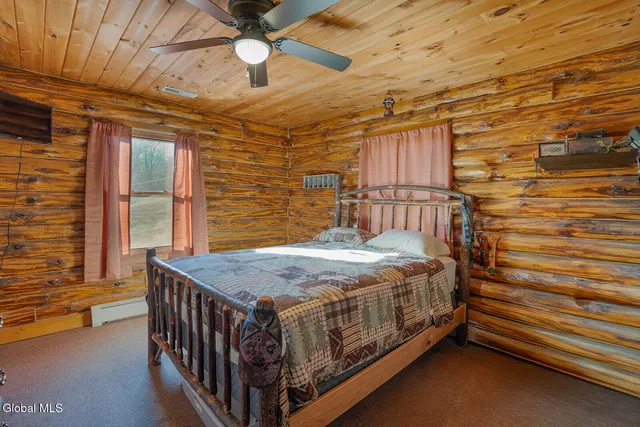 $402,000 | 20 Kamarak Way, Granville, NY 12832