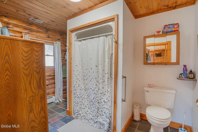 $402,000 | 20 Kamarak Way, Granville, NY 12832