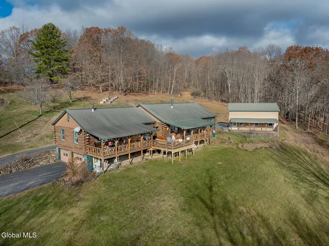 $402,000 | 20 Kamarak Way, Granville, NY 12832