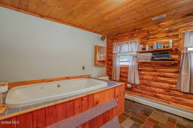 $402,000 | 20 Kamarak Way, Granville, NY 12832