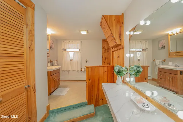 $402,000 | 20 Kamarak Way, Granville, NY 12832