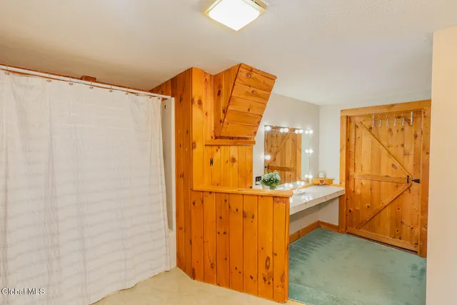 $402,000 | 20 Kamarak Way, Granville, NY 12832