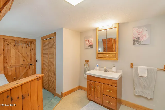 $402,000 | 20 Kamarak Way, Granville, NY 12832