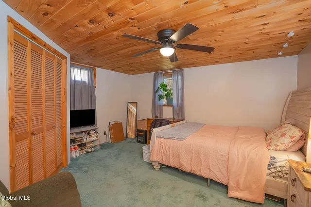 $402,000 | 20 Kamarak Way, Granville, NY 12832