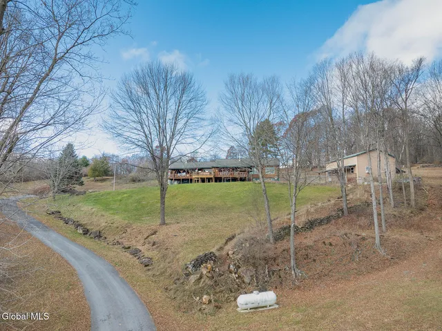 $402,000 | 20 Kamarak Way, Granville, NY 12832