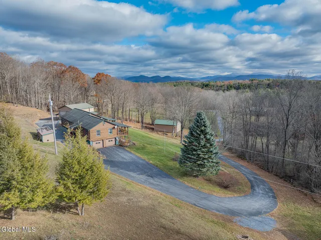 $402,000 | 20 Kamarak Way, Granville, NY 12832