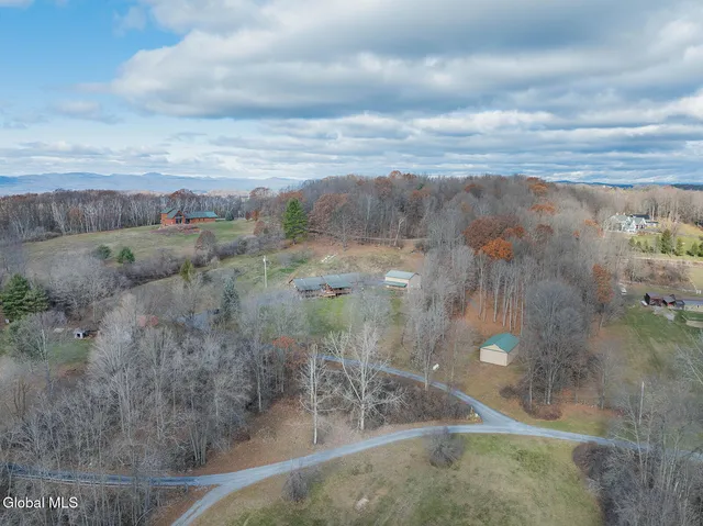 $402,000 | 20 Kamarak Way, Granville, NY 12832